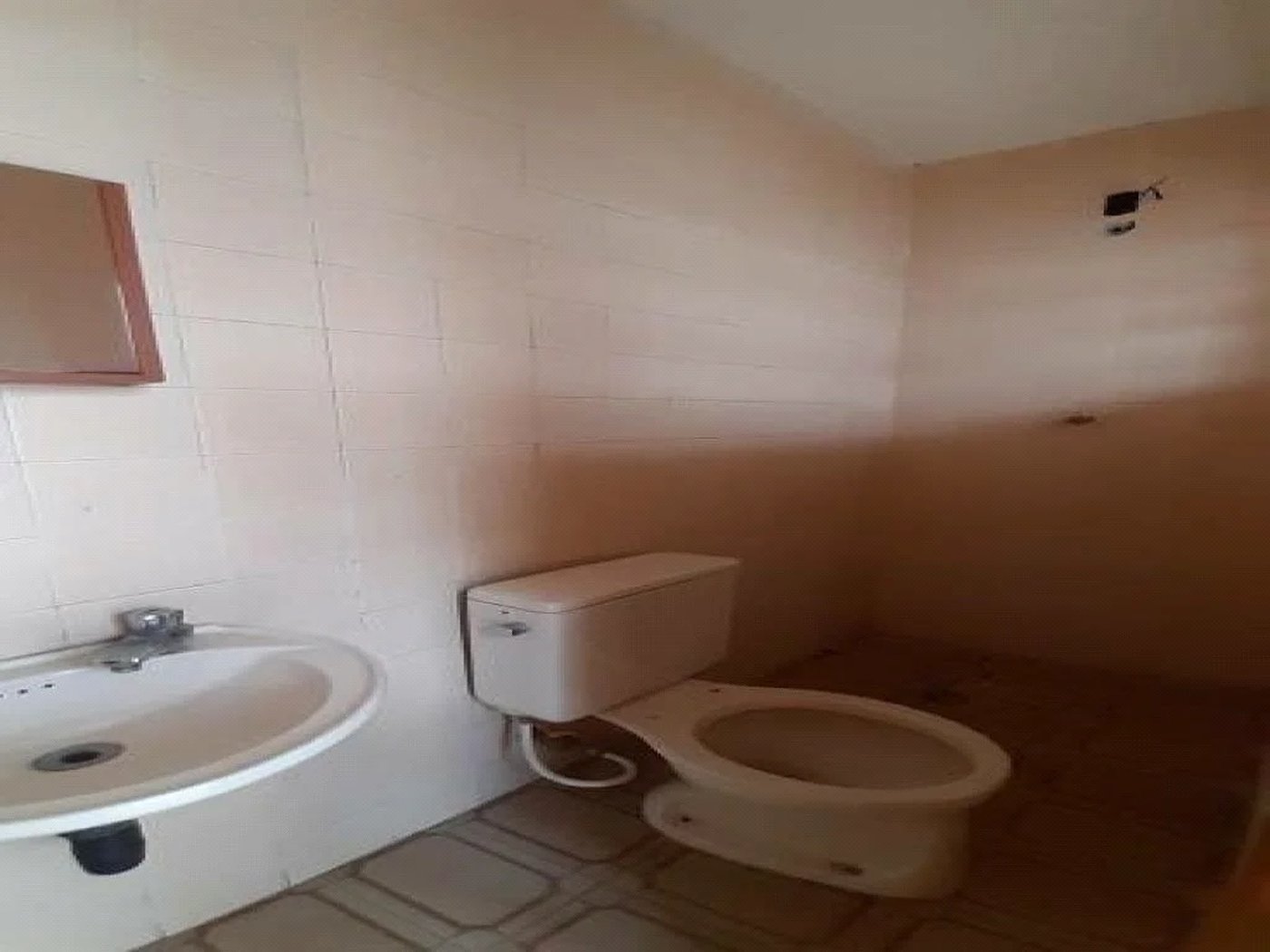 Casa à venda com 3 quartos, sendo 1 suíte, em Rio Pequeno, São Paulo, SP