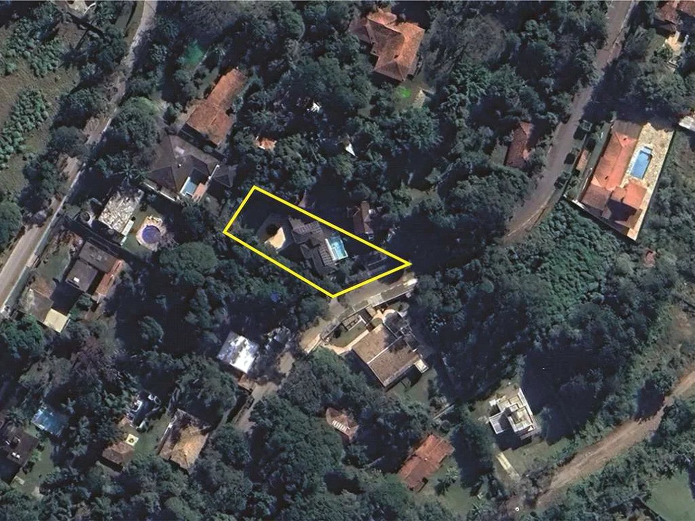 Magnífica Casa Contemporânea na Fazendinha - 4dorms | 3 Suites | Gourmet, piscina, lareira, hóspedes, escritório! Muito Verde e Tranquilidade em um dos melhores condominios da Região .