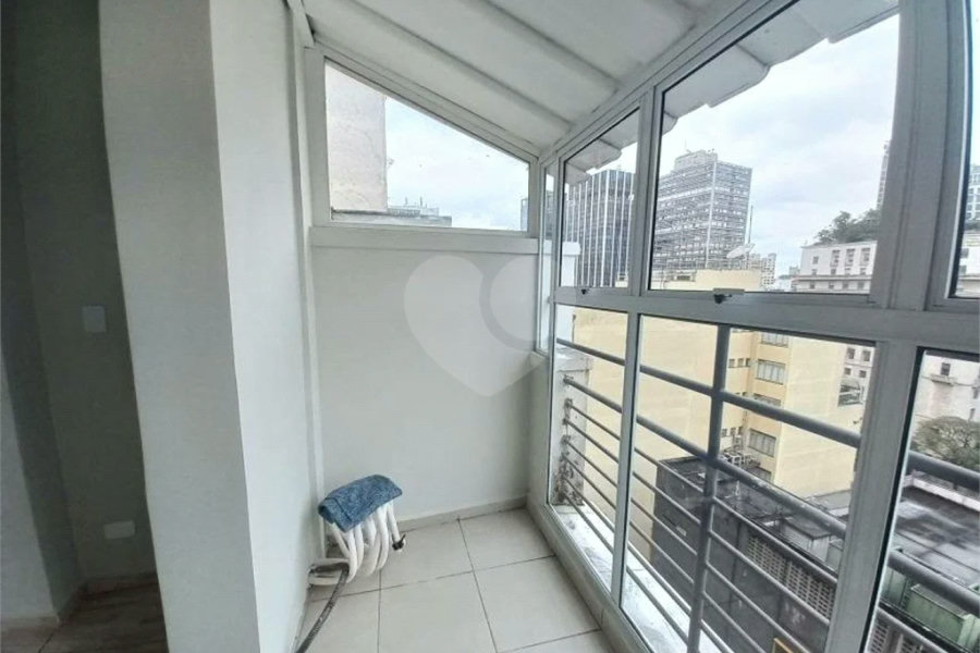 Ótima sala para escritório com 37 m², possui 2 ambientes.