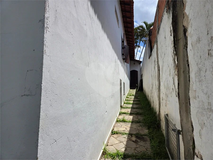 Casa Térrea com 3 quartos sendo 1 suíte. 1.400m² A/T. Jardim Floresta, Atibaia, SP