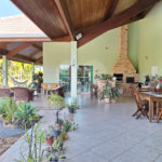 Casa à venda com 4 suítes no condomínio Bougainville, Peruíbe - SP