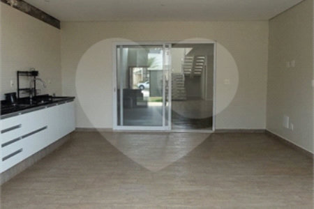 Casa à venda com 3 suítes no condomínio Figueira Garden, Atibaia - SP