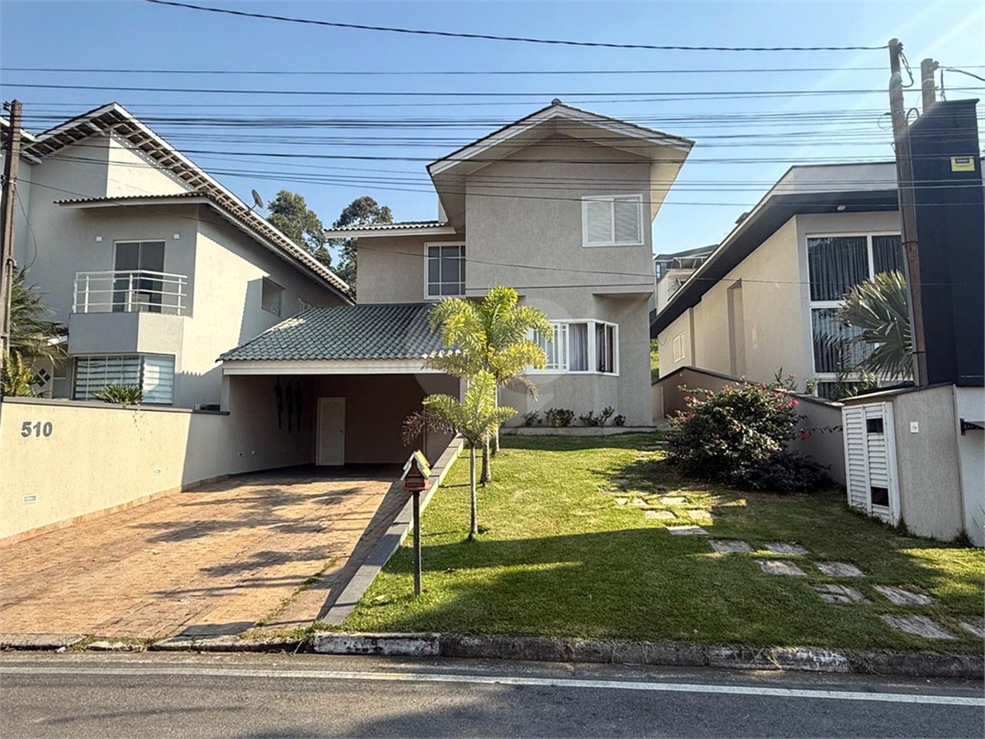 Casa à venda com 4 quartos, sendo 2 suítes,  no condomínio Arujá 5, Arujá - SP