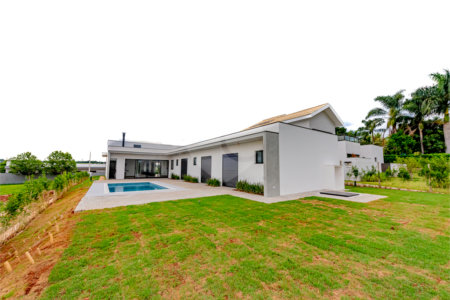 Casa à venda com 3 suítes no condomínio Village Saint Charbel, Araçoiaba da Serra - SP