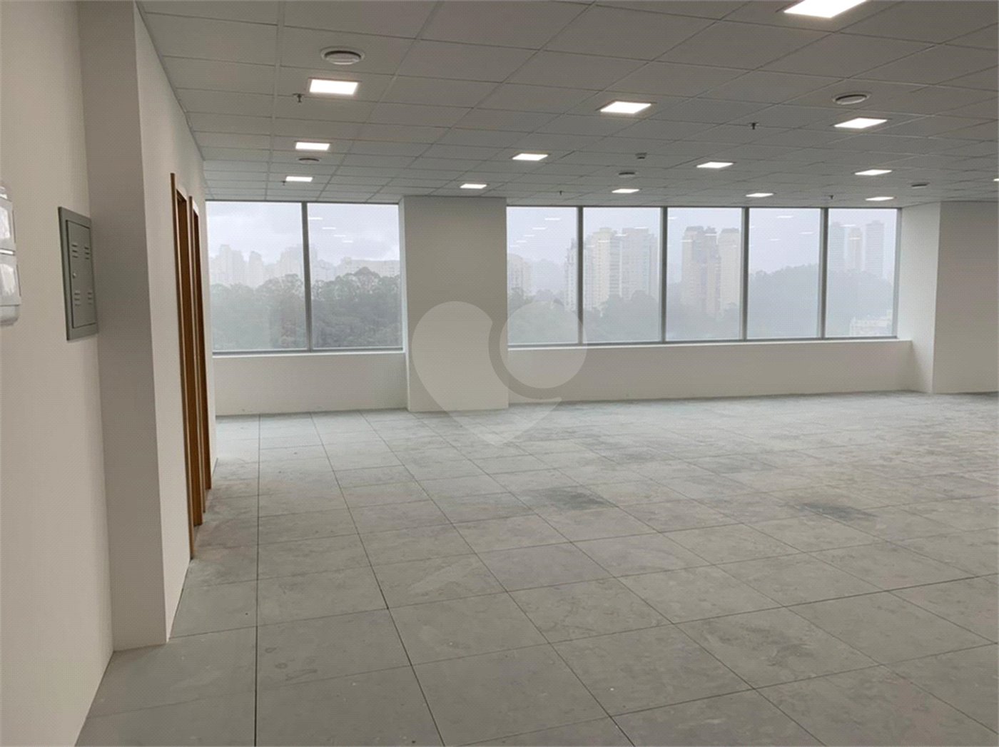 Sala à venda em Várzea de Baixo, São Paulo, SP