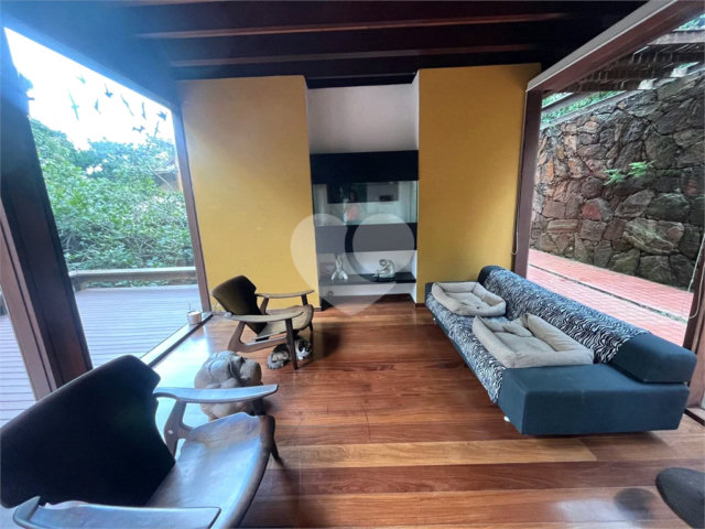 Casa à venda com 3 quartos, sendo 1 suíte,  no condomínio Jardim da Montanha I, Mairiporã - SP