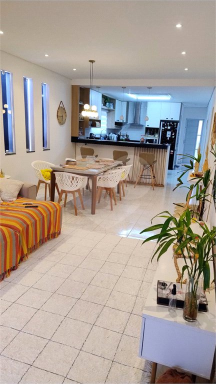 Casa à venda com 3 quartos, sendo 2 suítes, no condomínio Planície do Araguaia, Rio de Janeiro - RJ