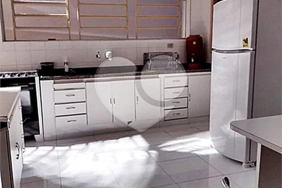 Sobrado à venda com 4 quartos, sendo 1 suíte, em Tremembé, São Paulo, SP