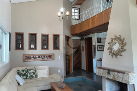 Casa à venda com 3 quartos, sendo 1 suíte, no condomínio Parque Arco Íris, Atibaia - SP