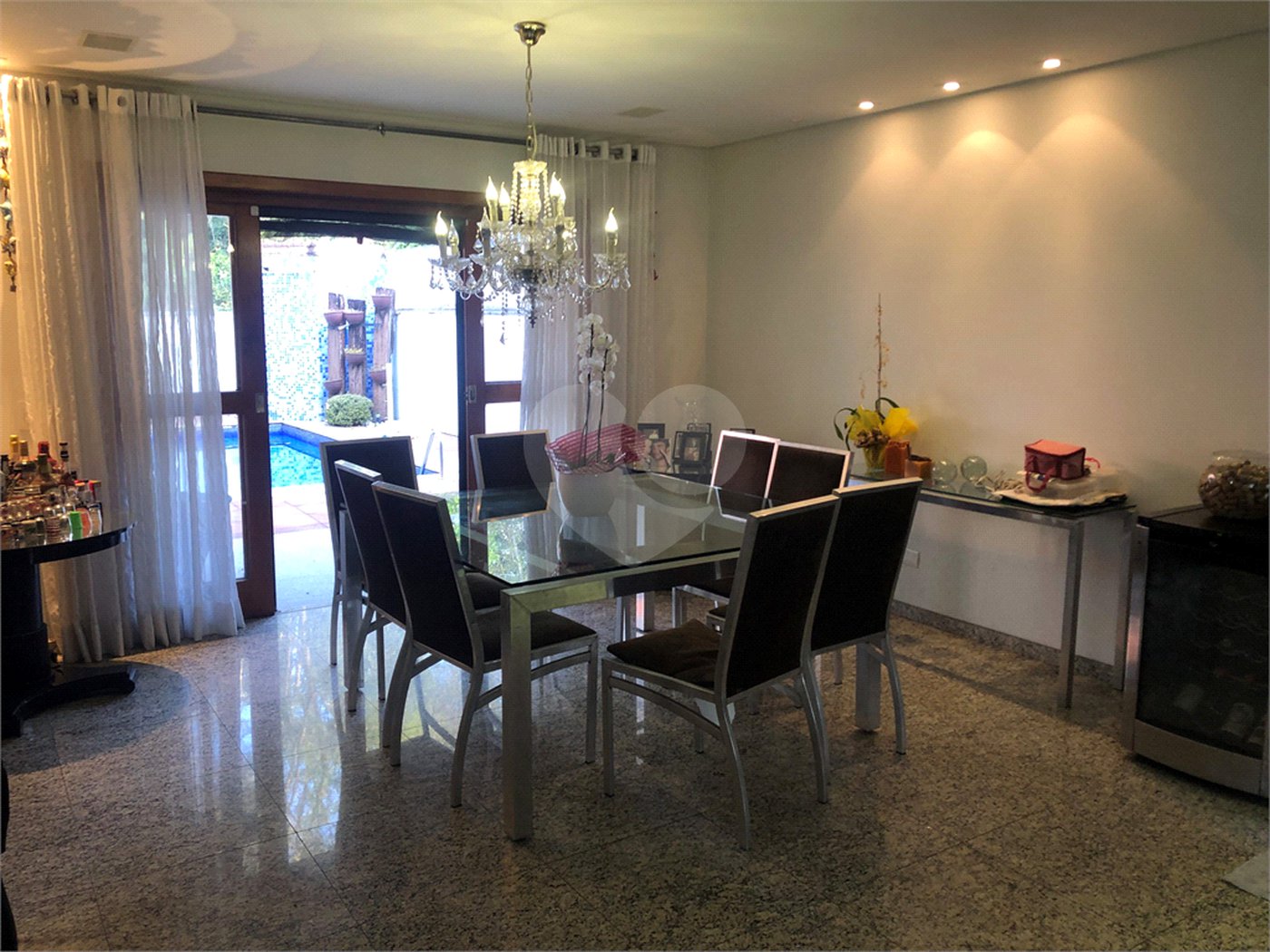 Casa à venda com 3 quartos, sendo 2 suítes,  no condomínio Aruã, Mogi das Cruzes - SP