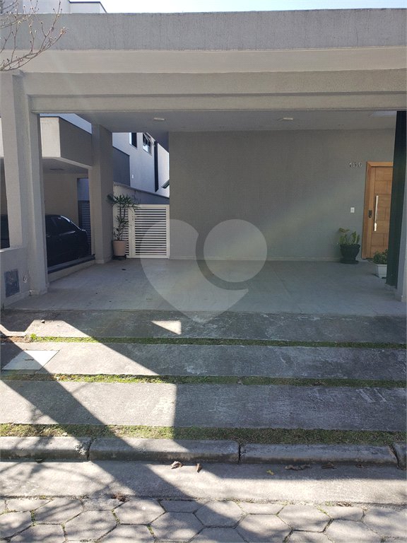 Casa à venda com 3 suítes no condomínio Residencial Veredas, Mogi das Cruzes - SP