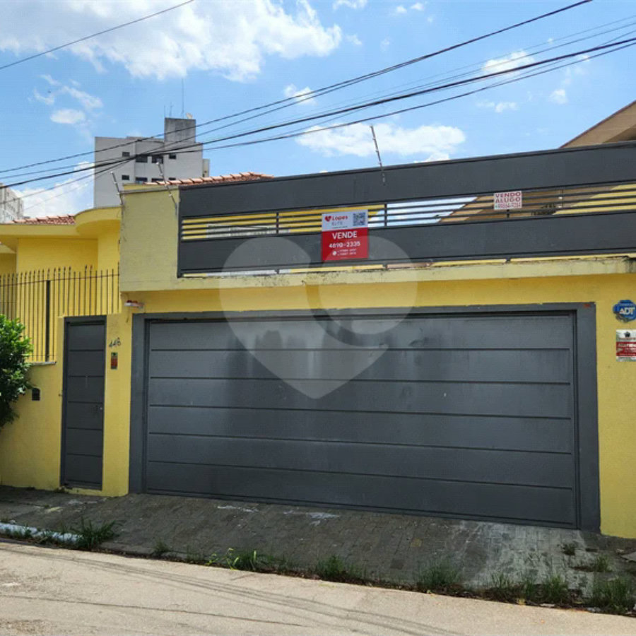 Sobrado em Santo Amaro com 3 dormitórios, uma suíte e 5 vagas