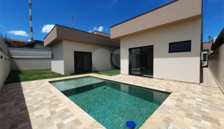 Casa à venda com 3 suítes no condomínio Via Castelli, Louveira - SP