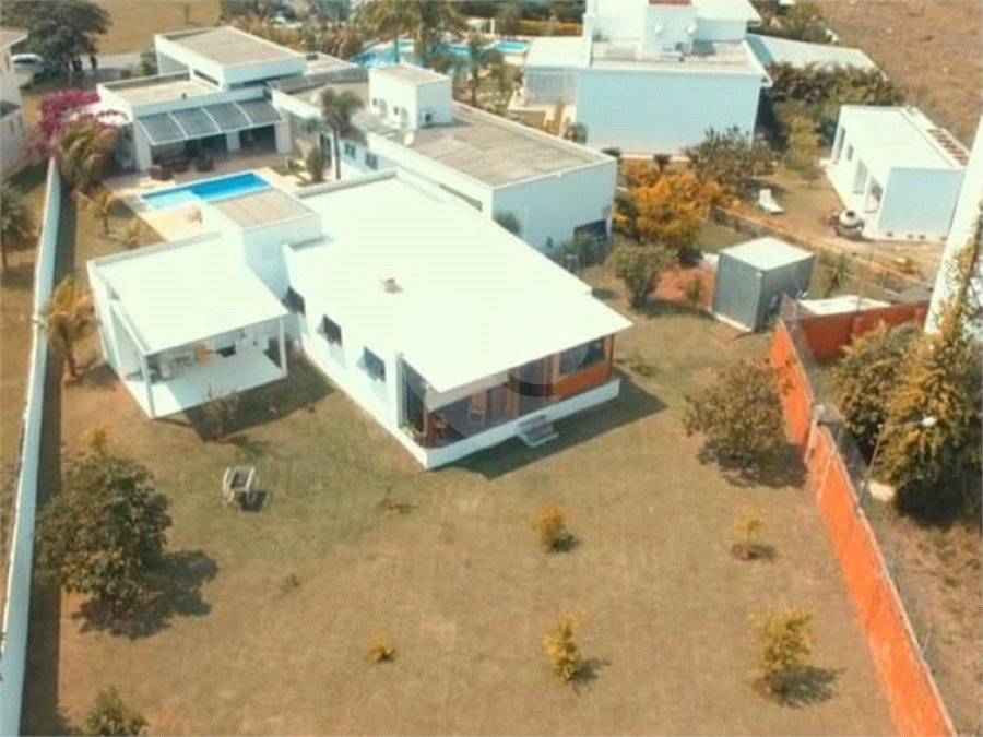 Casa à venda com 3 suítes no condomínio Village Ipanema I, Araçoiaba da Serra - SP