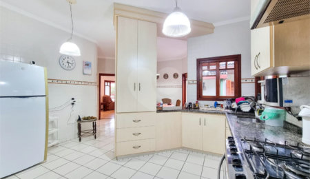Casa à venda com 4 quartos, sendo 3 suítes,  no condomínio Morada da Serra, São José dos Campos - SP