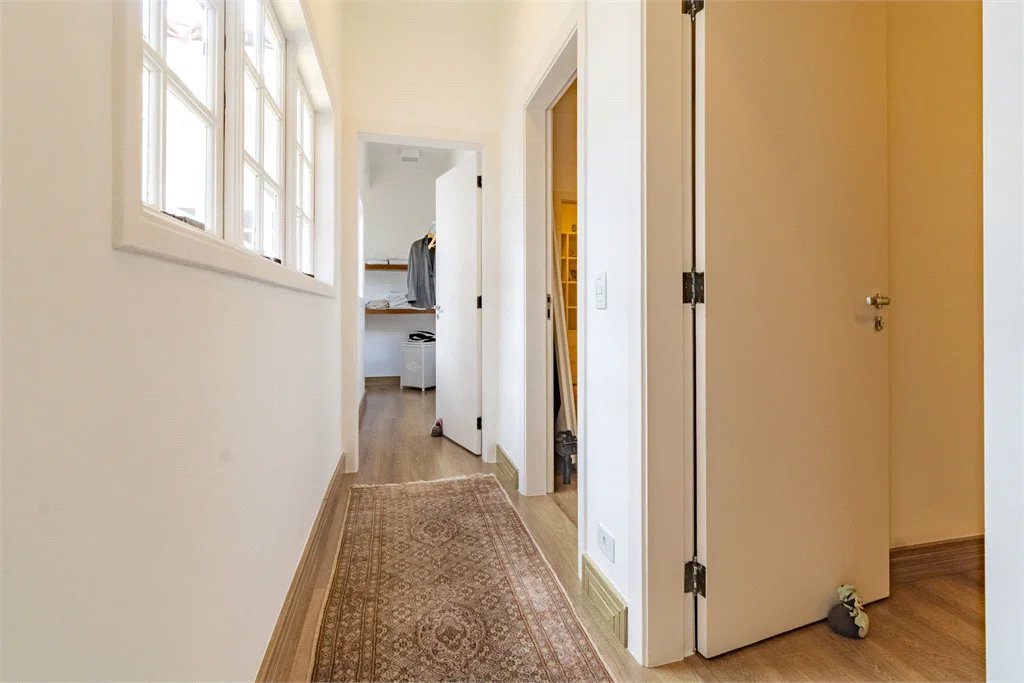 Casa à venda com 7 quartos, sendo 5 suítes, em Morumbi, São Paulo, SP