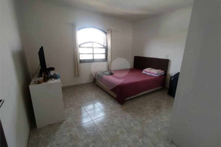 Sobrado à venda com 3 quartos, sendo 1 suíte, em Tremembé, São Paulo, SP