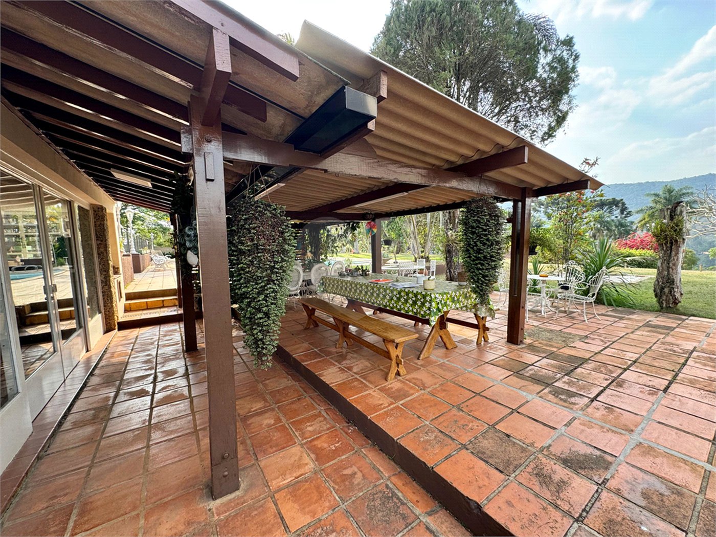 Casa à venda com 7 quartos, sendo 4 suítes, no condomínio Campos de Mairiporã Gleba 1, Mairiporã - SP