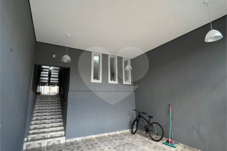 Sobrado à venda com 4 quartos, sendo 2 suítes,  em Jardim Marisa, São Paulo, SP