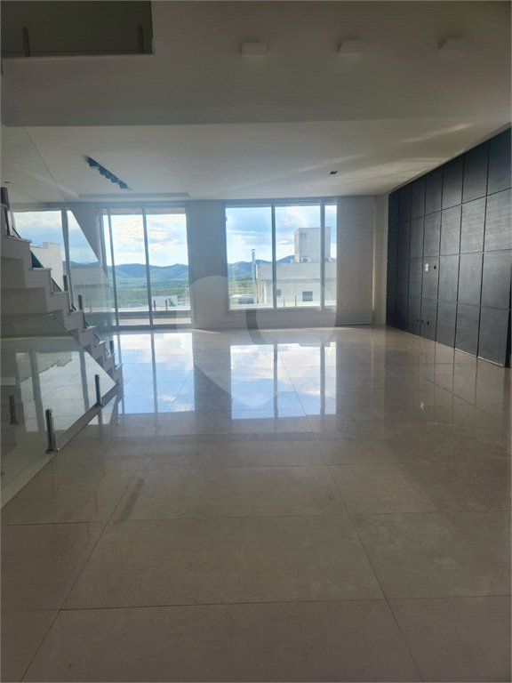 Casa à venda ou para alugar com 4 suítes no condomínio Residencial Jaguary, São José dos Campos - SP