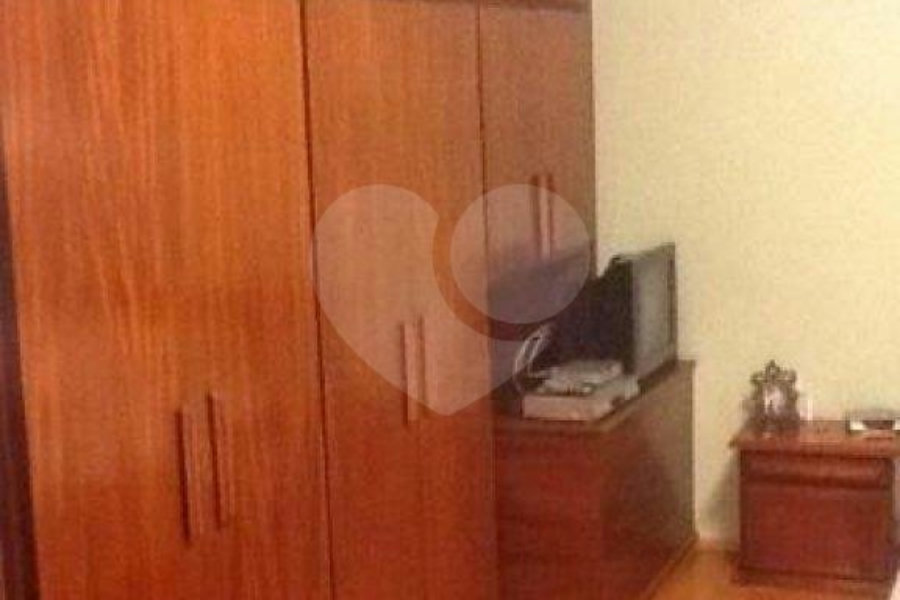 Casa à venda com 3 quartos, sendo 1 suíte, no condomínio Praça Doutor José Augusto César,12, São Paulo - SP