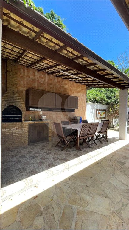 Casa à venda com 4 quartos, sendo 2 suítes, em Caravelas, Armação dos Búzios, RJ