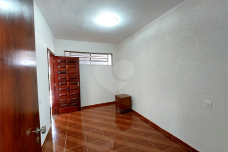 Casa térrea venda ou locação no bairro Chácara Parque Club
