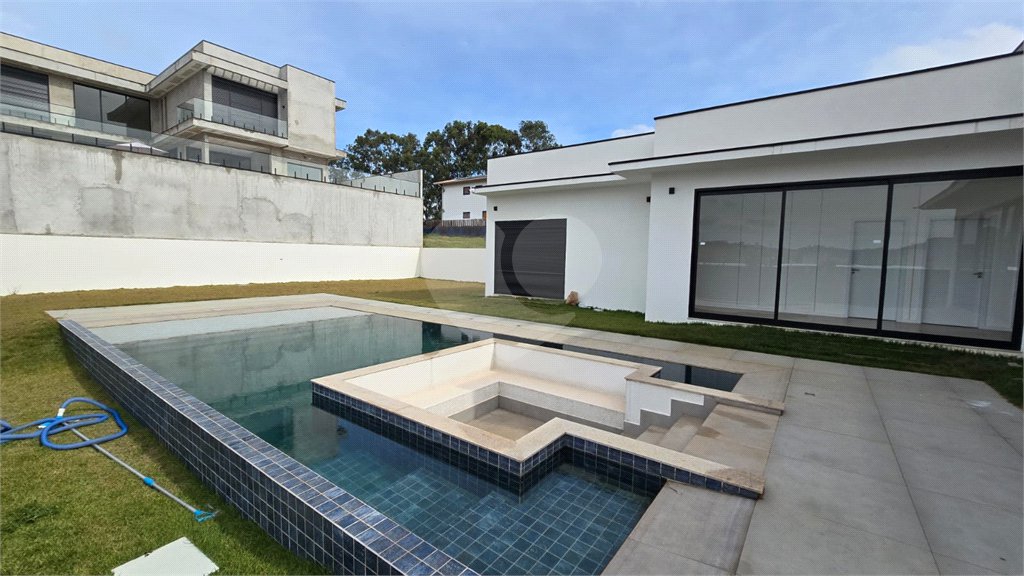 Casa à venda ou para alugar com 5 quartos, sendo 4 suítes,  no condomínio Equilibrium, Atibaia - SP