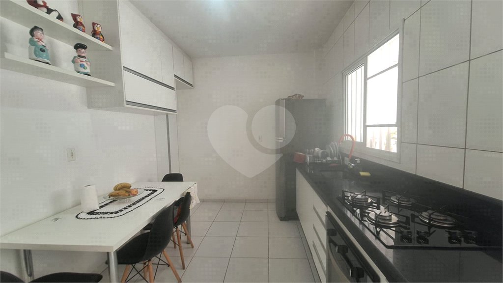 Casa à venda com 2 quartos no condomínio Karolyne, Votorantim - SP