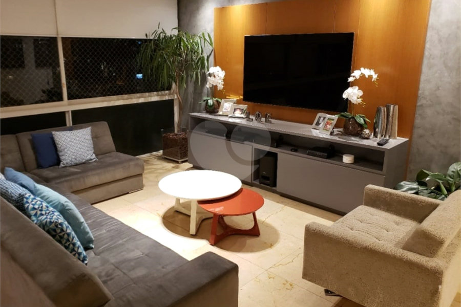 Apartamento à venda com 3 quartos, sendo 1 suíte,  em Jardim América, São Paulo, SP