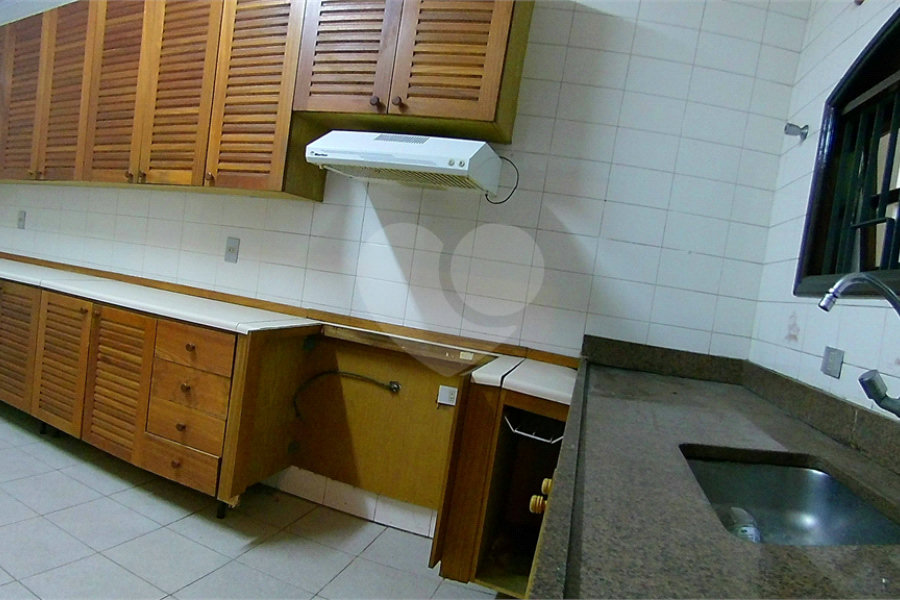 Sobrado à venda com 3 quartos, sendo 1 suíte, em Tremembé, São Paulo, SP