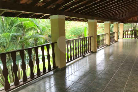 Casa à venda com 5 quartos, sendo 3 suítes, no condomínio Recanto das Flores, Indaiatuba - SP