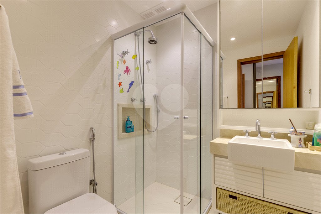 Casa à venda com 4 suítes no condomínio Vila Flora, São Paulo - SP