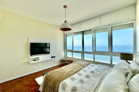 Apartamento Residencial à venda, Pitangueiras, Guarujá - AP0768.