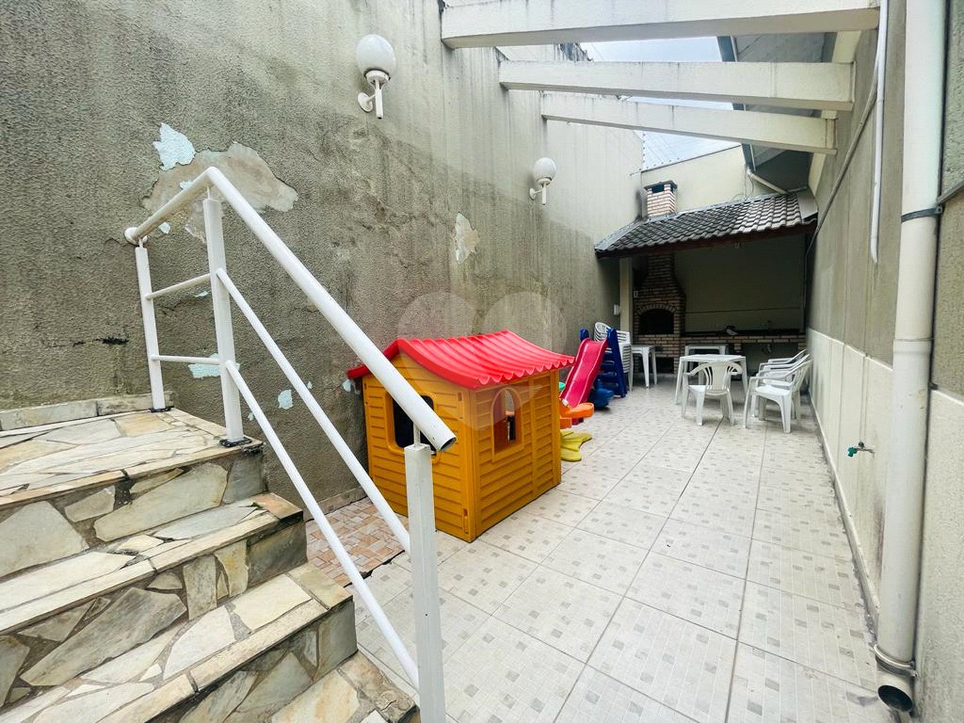 Casa à venda com 3 quartos, sendo 1 suíte,  no condomínio Rafaela I, São Paulo - SP