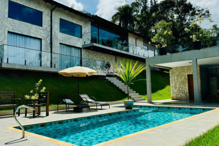 Casa à venda com 4 suítes no condomínio Portal Ouro Verde, Atibaia - SP