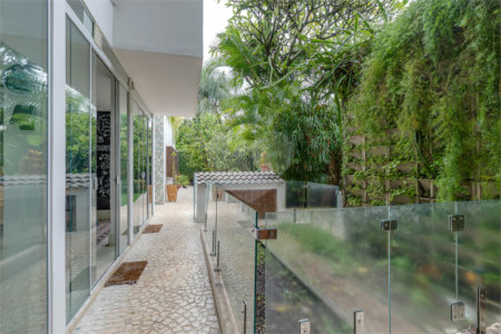 Sobrado à venda com 3 suítes em Jardim Cordeiro, São Paulo, SP