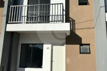 Casa à venda com 3 quartos, sendo 1 suíte, no condomínio Marselha IV, São Roque - SP
