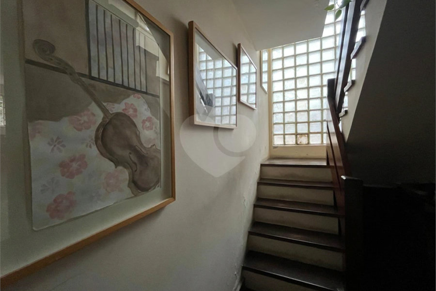 Sobrado à venda com 5 quartos, sendo 1 suíte, em Palmas do Tremembé, São Paulo, SP