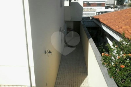 Sobrado à venda com 5 quartos, sendo 2 suítes, em Jardim Aeroporto, São Paulo, SP