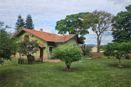 Casa à venda com 4 quartos, sendo 3 suítes, em Jardim Tapajós, Atibaia, SP