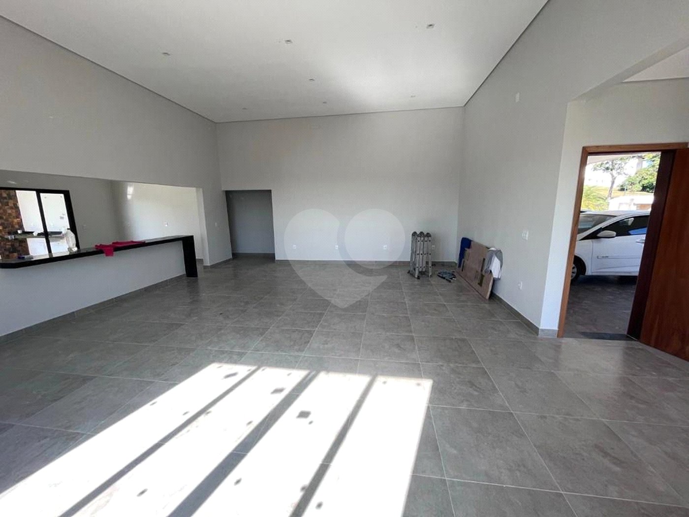 Casa à venda com 4 suítes no condomínio Village Saint Charbel, Araçoiaba da Serra - SP
