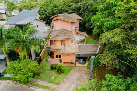 Casa à venda com 5 quartos, sendo 4 suítes, no condomínio Figueira Garden, Atibaia - SP
