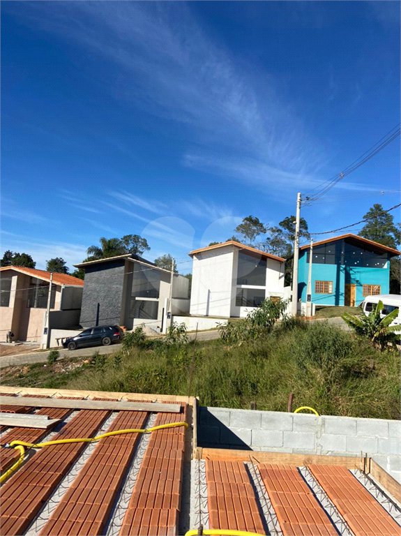Casa à venda com 2 quartos, sendo 1 suíte, no condomínio Águas de São Pedro, Mairiporã - SP
