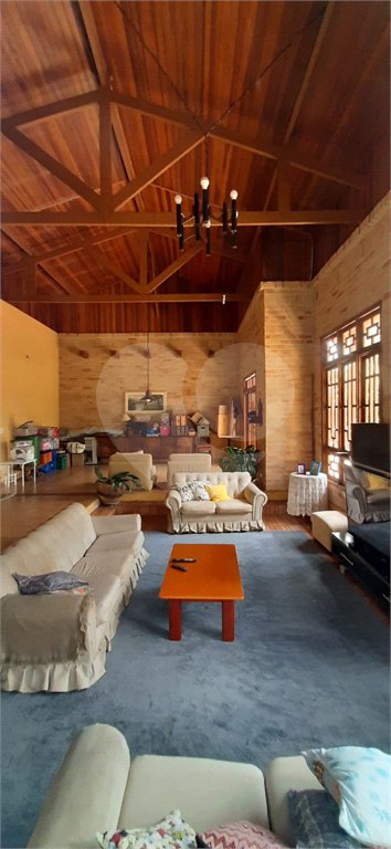 Casa à venda ou para alugar com 3 quartos, sendo 1 suíte, no condomínio Alpes de Caieiras, Caieiras - SP