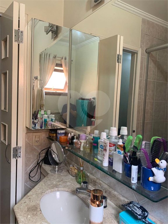 Casa à venda com 3 quartos, sendo 1 suíte, no condomínio Greenland, São Paulo - SP