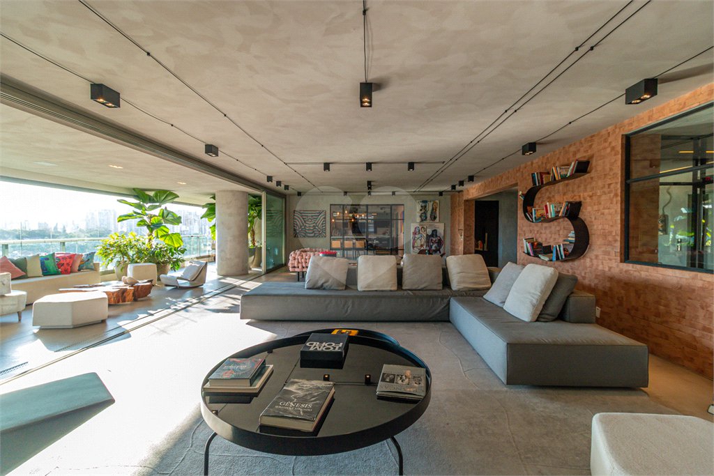 Apartamento à venda com 4 suítes em Campo Belo, São Paulo, SP