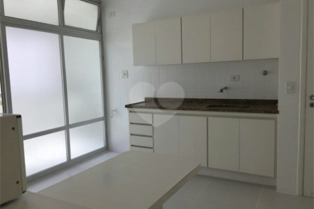Apartamento à venda com 3 quartos, sendo 1 suíte, em Itaim Bibi, São Paulo, SP