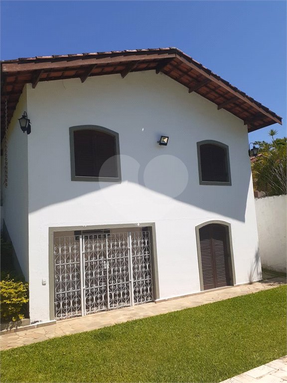 Casa Térrea com 3 quartos sendo 1 suíte. 1.400m² A/T. Jardim Floresta, Atibaia, SP