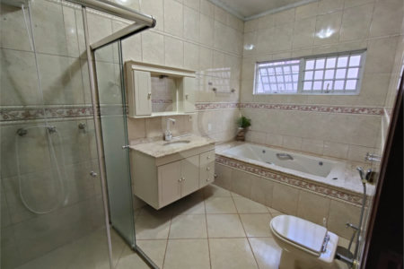 Sobrado à venda ou para alugar com 3 quartos, sendo 1 suíte,  em Jardim Itália, Itapetininga, SP